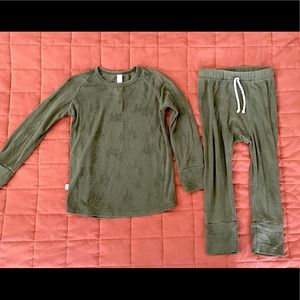 Childhood’s clothing trees on olive nightset